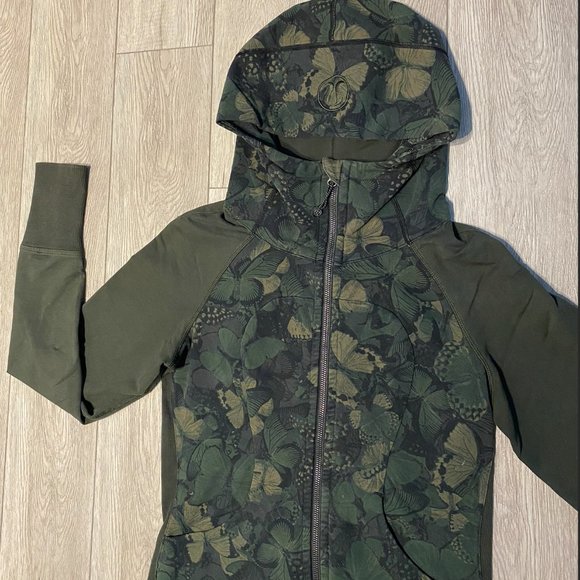 Lululemon hooded jacket with floral jungle pattern - Picture 3 of 5